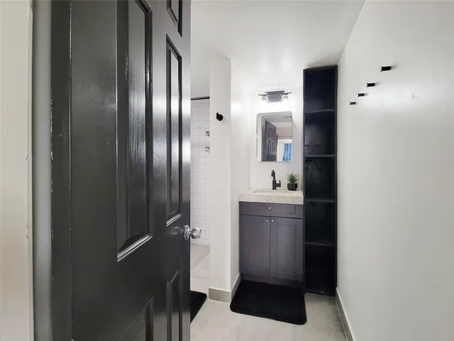 $1,800 | 3525 Sage Road, Unit 908, Houston, TX 77056