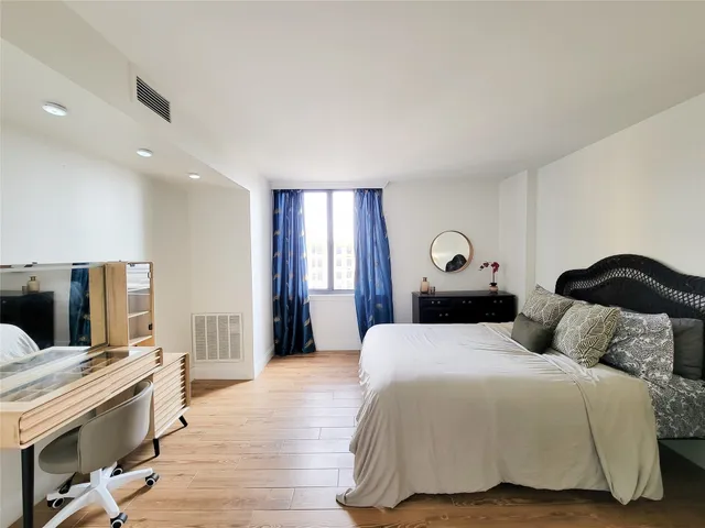 $1,800 | 3525 Sage Road, Unit 908, Houston, TX 77056