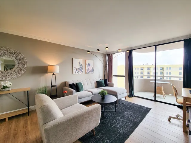 $1,800 | 3525 Sage Road, Unit 908, Houston, TX 77056