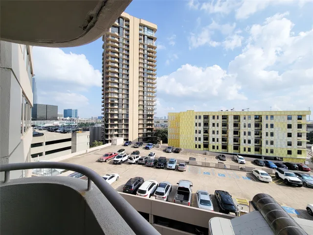 $1,800 | 3525 Sage Road, Unit 908, Houston, TX 77056