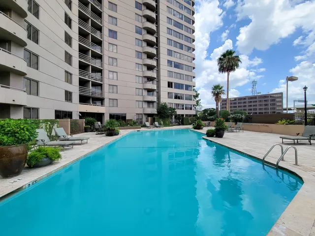 $1,800 | 3525 Sage Road, Unit 908, Houston, TX 77056
