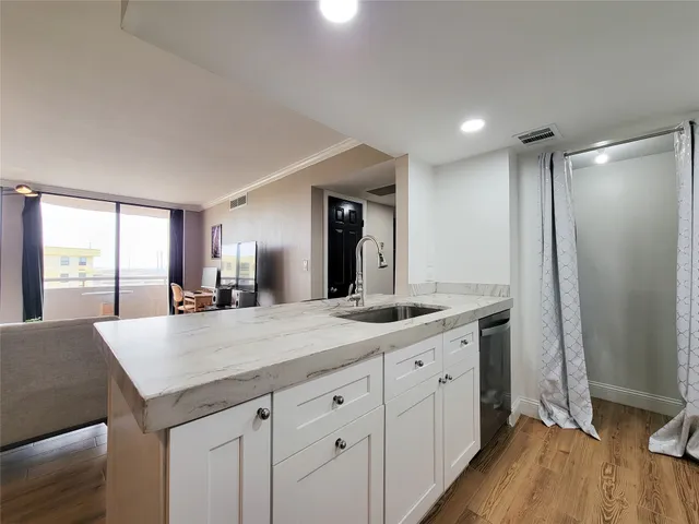 $1,800 | 3525 Sage Road, Unit 908, Houston, TX 77056