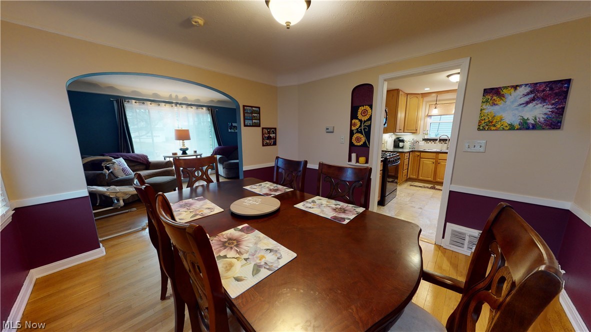 1527 Edgefield Road Lyndhurst, OH 44124 - Photo 5 of 25 Dining Room