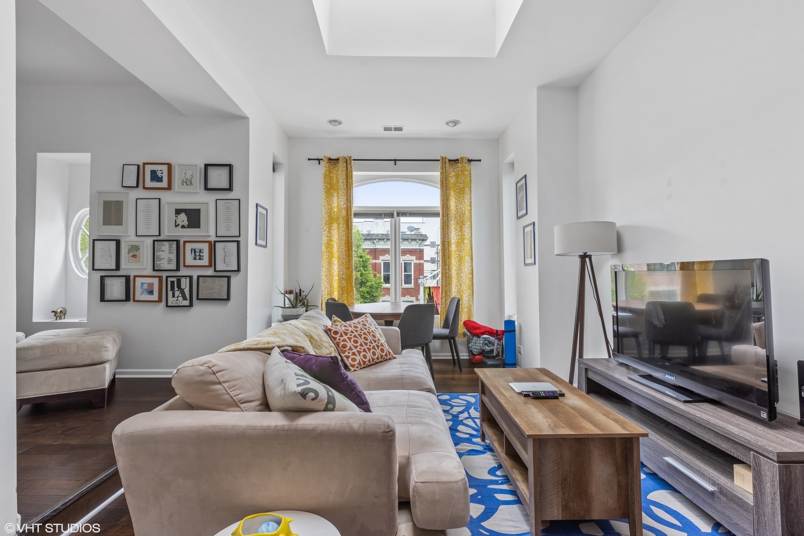 2042 West Crystal Street, Unit 2F Chicago, IL 60622 - Photo 2 of 5
