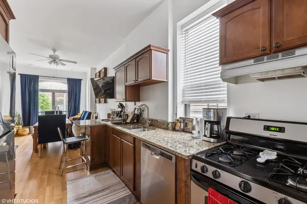 $2,200 | 2042 West Crystal Street, Unit 2F, Chicago, IL 60622