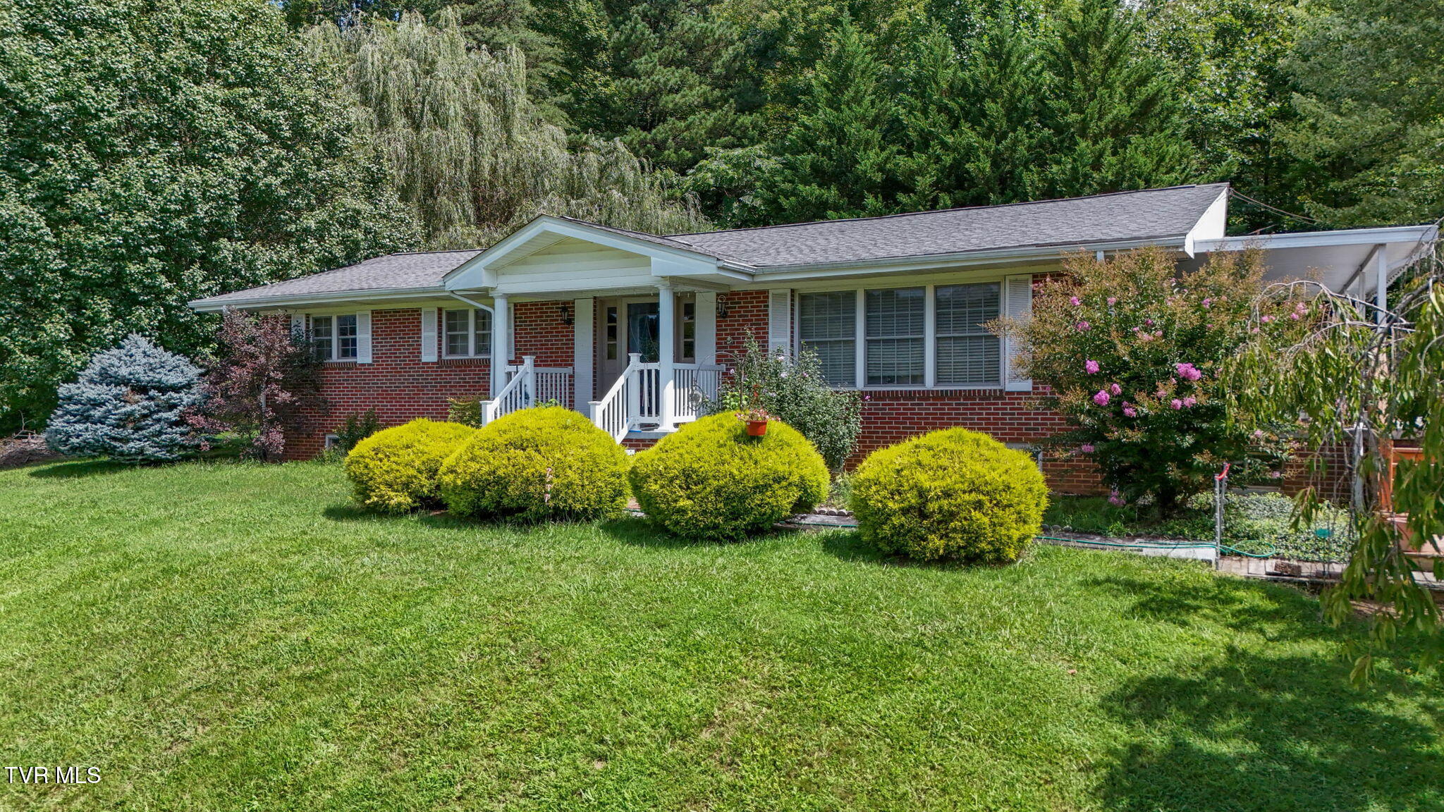 21573 Monroe Road Damascus, VA 24236 - Photo 1 of 30 16600