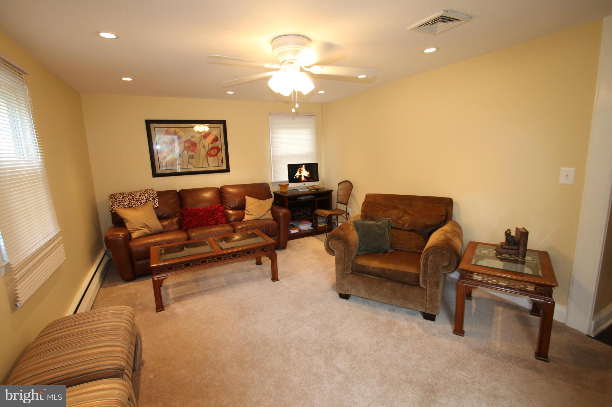 900 Sibley Road Baltimore, MD 21286 - Photo 11 of 18 Family Room