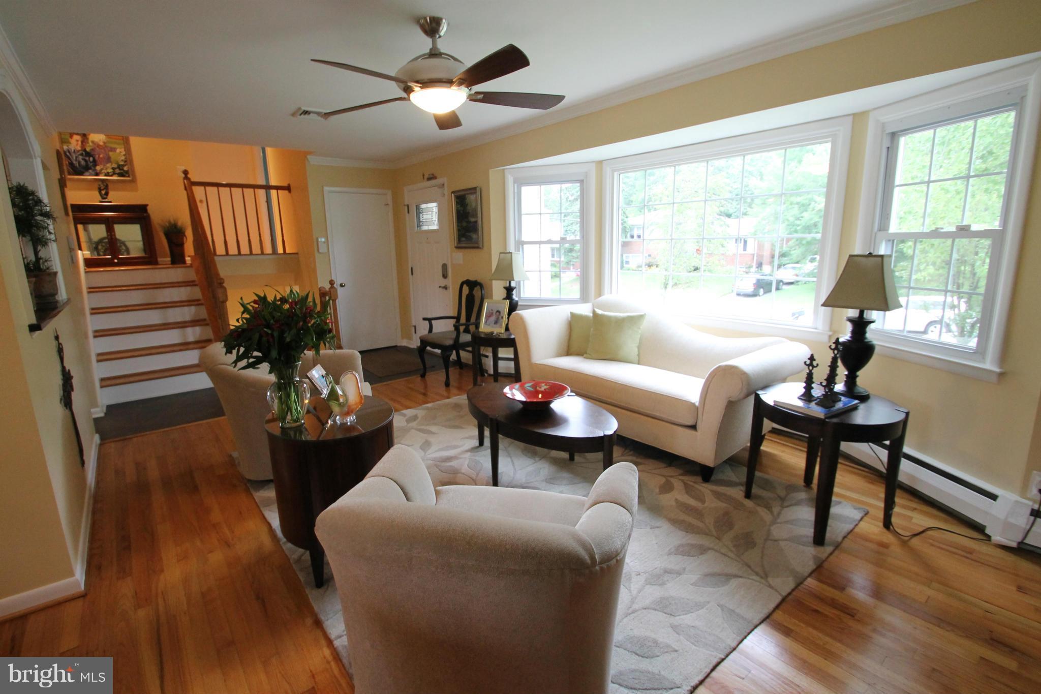 900 Sibley Road Baltimore, MD 21286 - Photo 4 of 18 Living Room