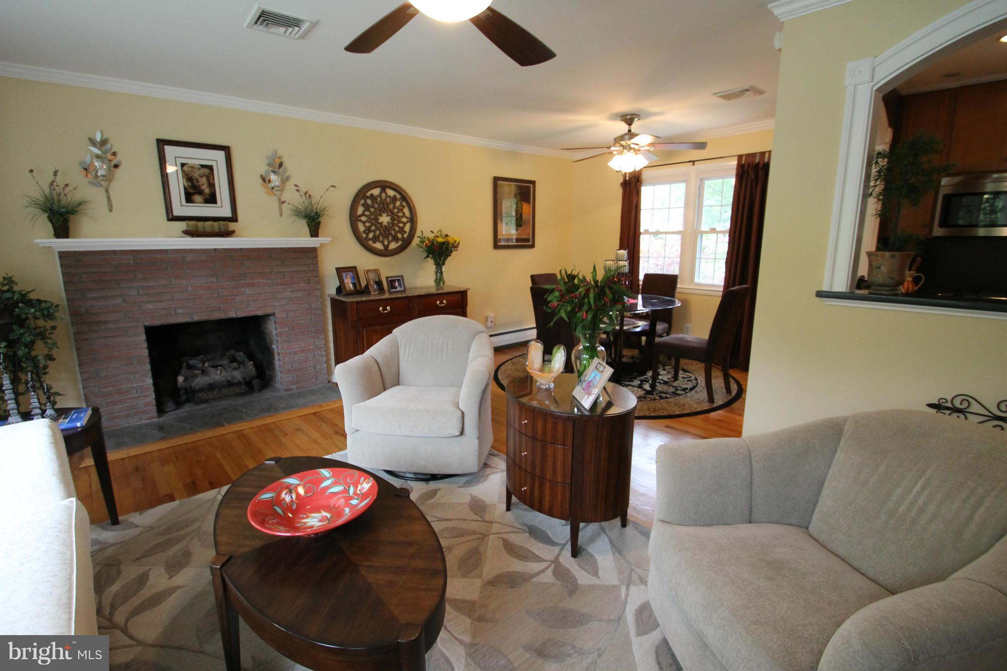 900 Sibley Road Baltimore, MD 21286 - Photo 6 of 18 Living Room