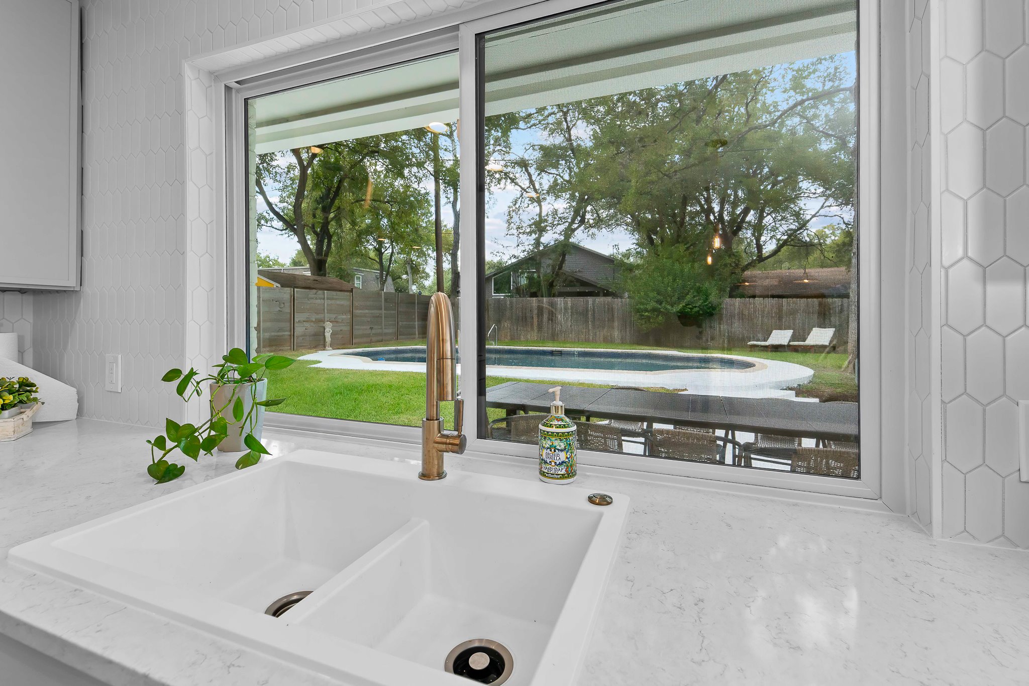 8806 Ridgehill Drive Austin, TX 78759 - Photo 11 of 29 Gallery Image 11