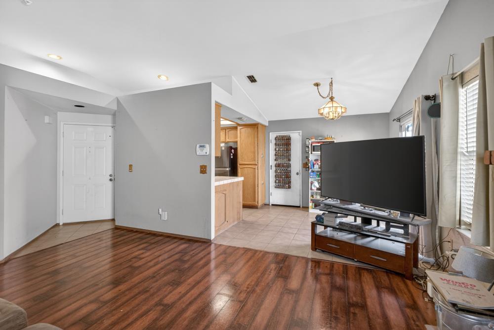 9131 Colonsay Way Sacramento, CA 95829 - Photo 11 of 37