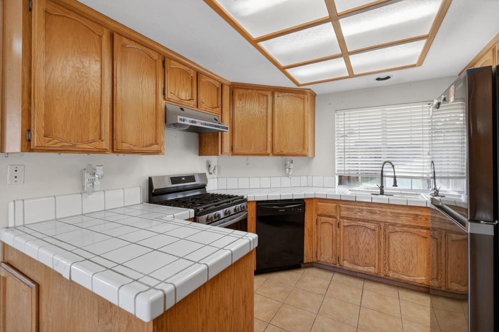 9131 Colonsay Way Sacramento, CA 95829 - Photo 16 of 37