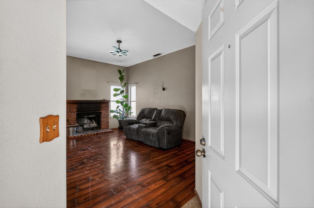 9131 Colonsay Way Sacramento, CA 95829 - Photo 6 of 37