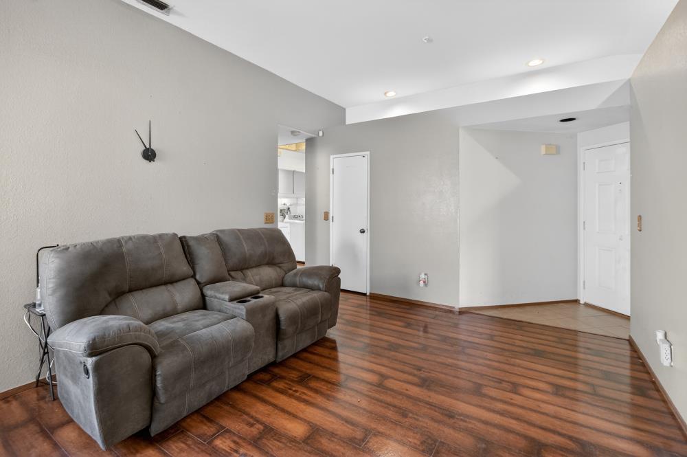 9131 Colonsay Way Sacramento, CA 95829 - Photo 10 of 37