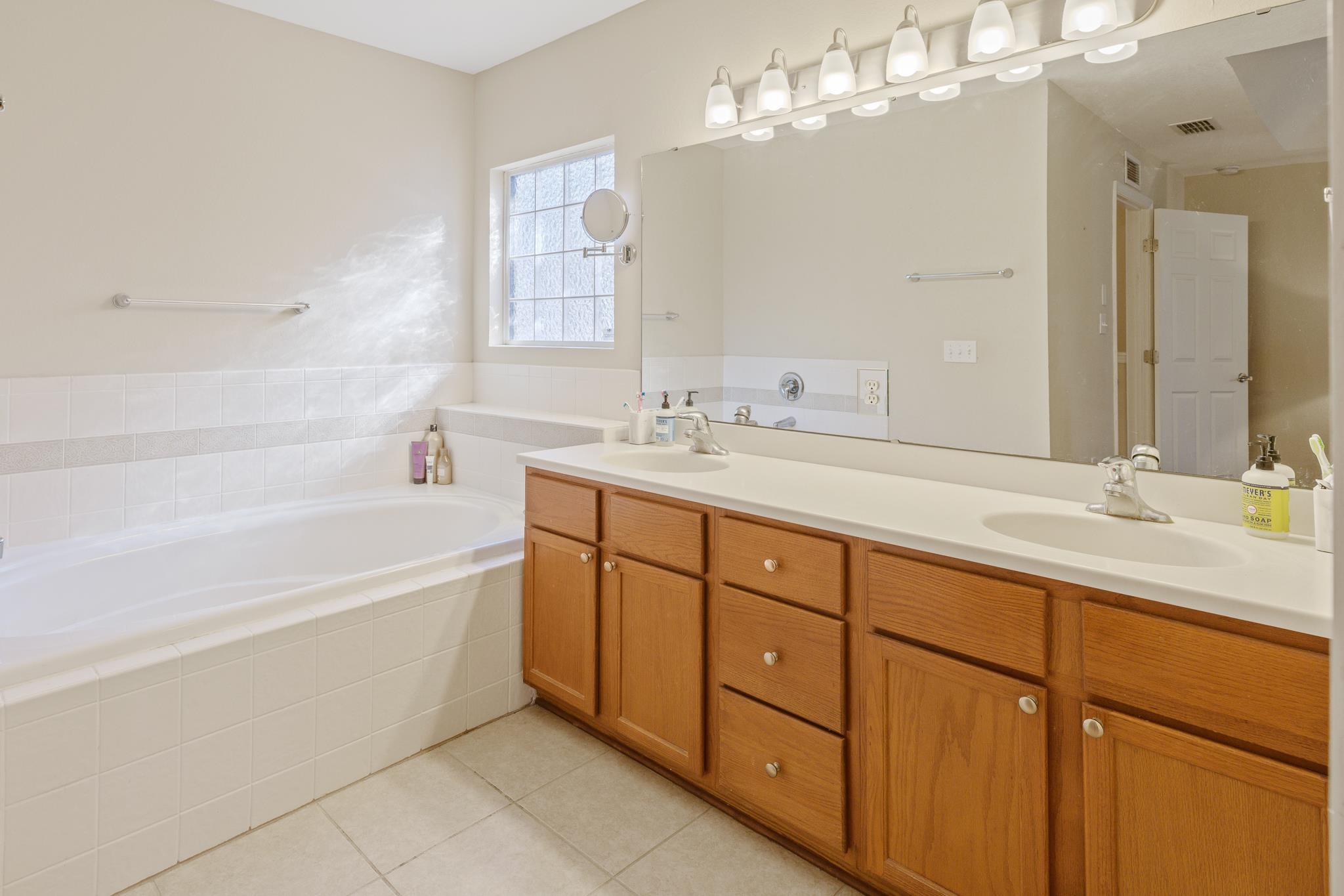 1320 Hendrix Road, Unit 801 Tallahassee, FL 32301 - Photo 16 of 25 Gallery Image 16