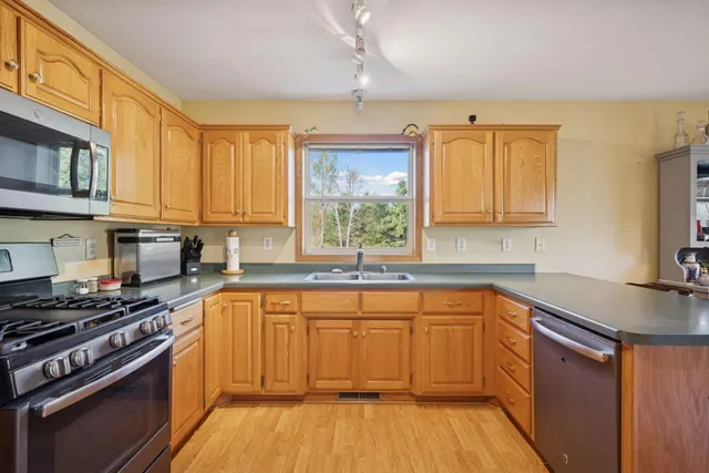 $475,000 | 1108 North Lake Drive West, Braham, MN 55006