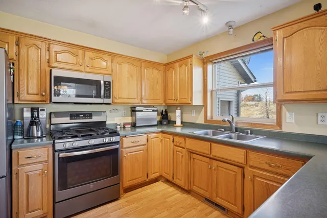 $475,000 | 1108 North Lake Drive West, Braham, MN 55006