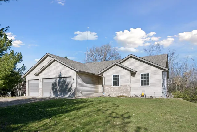 $475,000 | 1108 North Lake Drive West, Braham, MN 55006