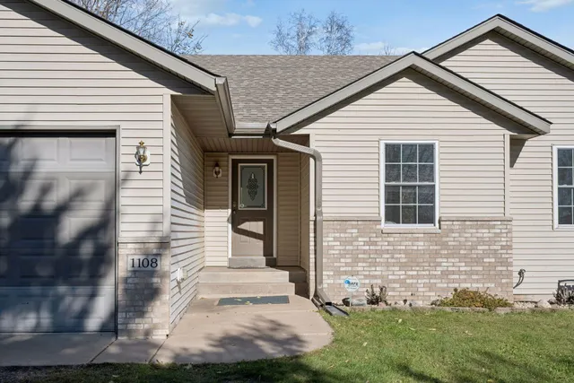$475,000 | 1108 North Lake Drive West, Braham, MN 55006