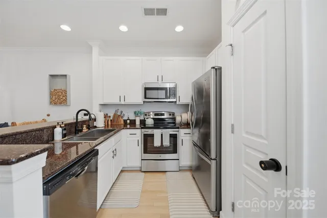 $449,000 | 1023 South Sycamore Green Place, Charlotte, NC 28202