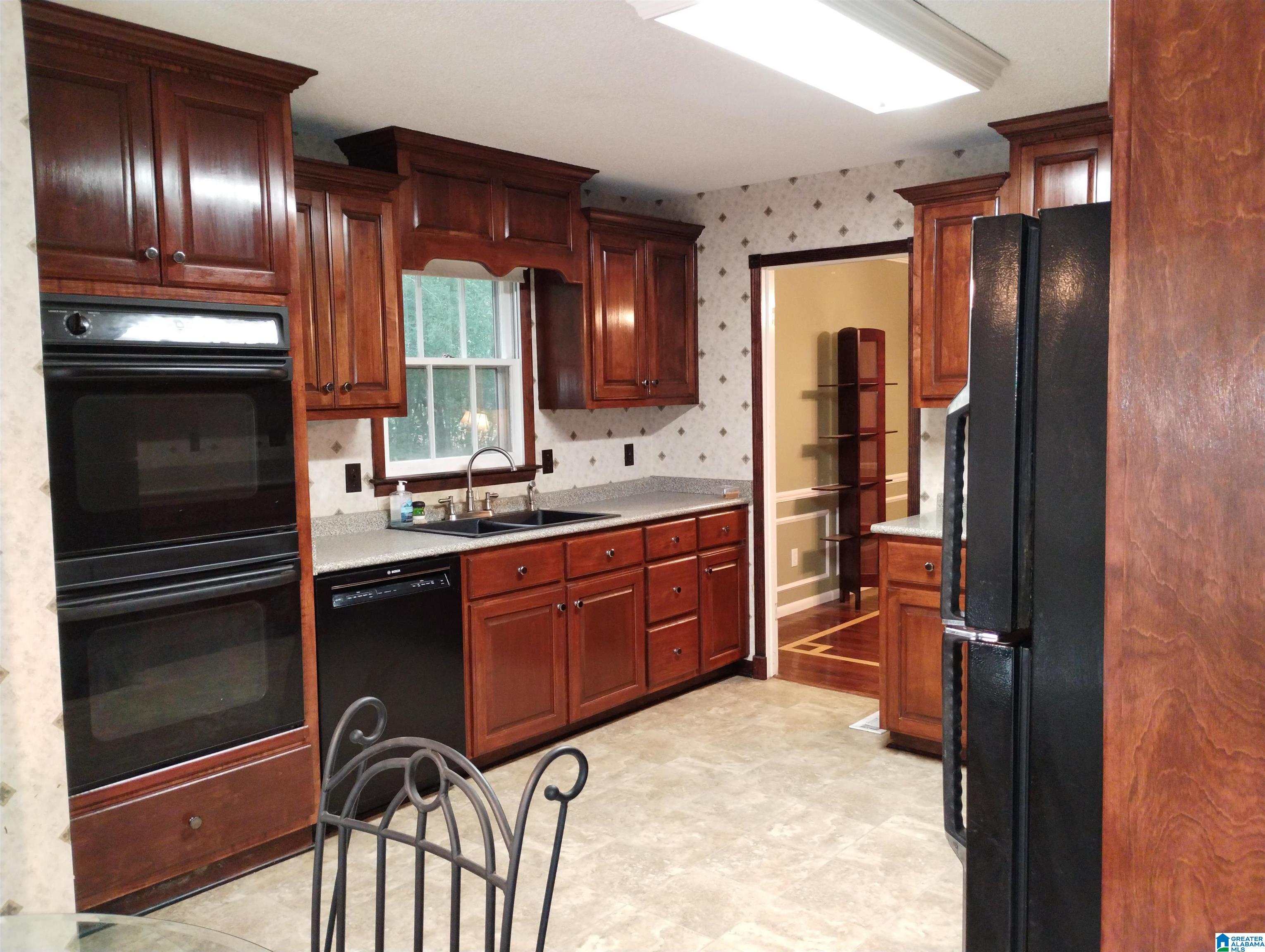 1829 Hamilton Road Pelham, AL 35124 - Photo 4 of 27