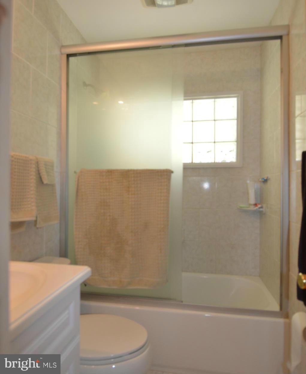 2445 Ellis Road Baltimore, MD 21234 - Photo 17 of 23 Bath