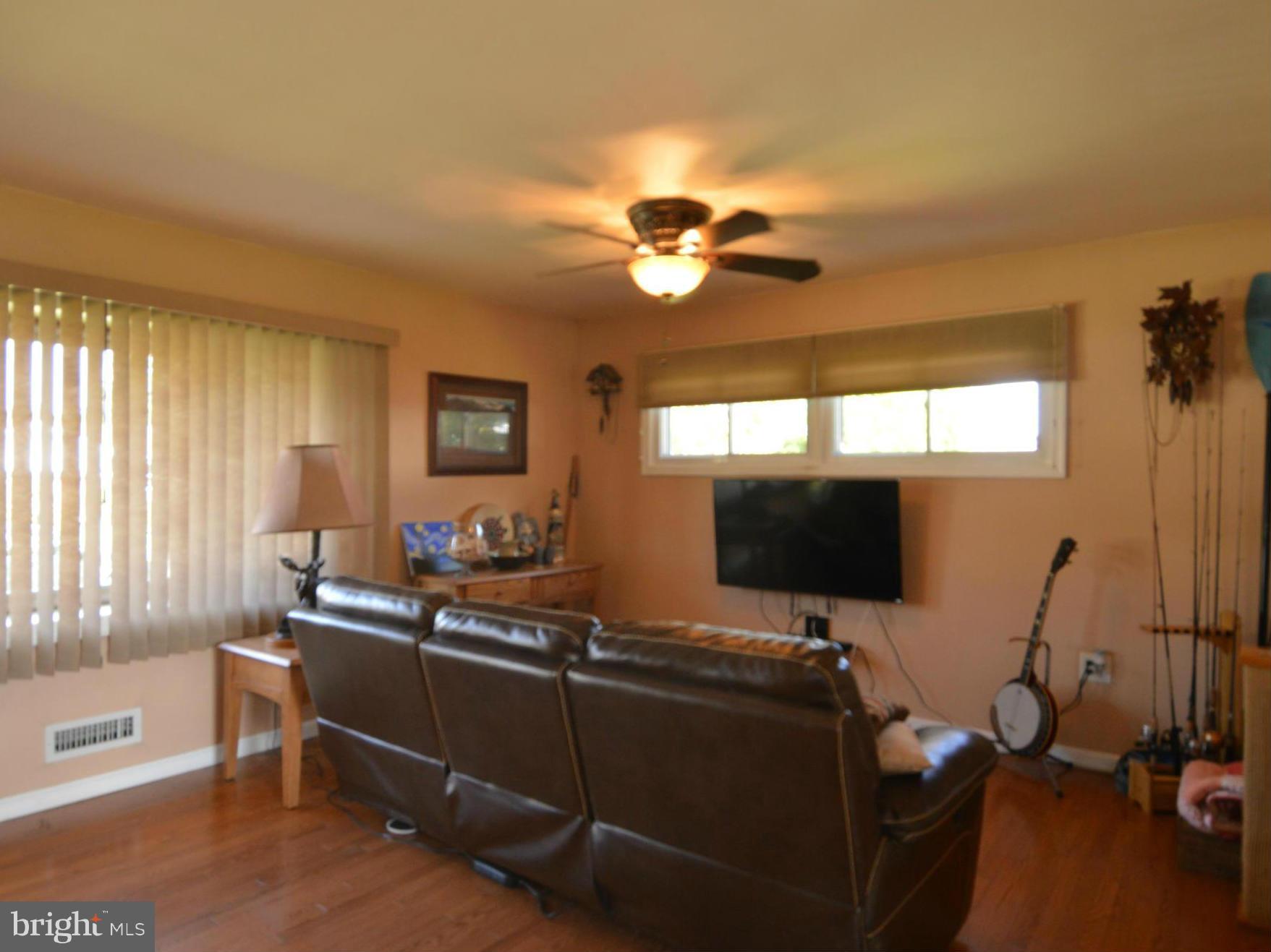2445 Ellis Road Baltimore, MD 21234 - Photo 9 of 23 Living Room