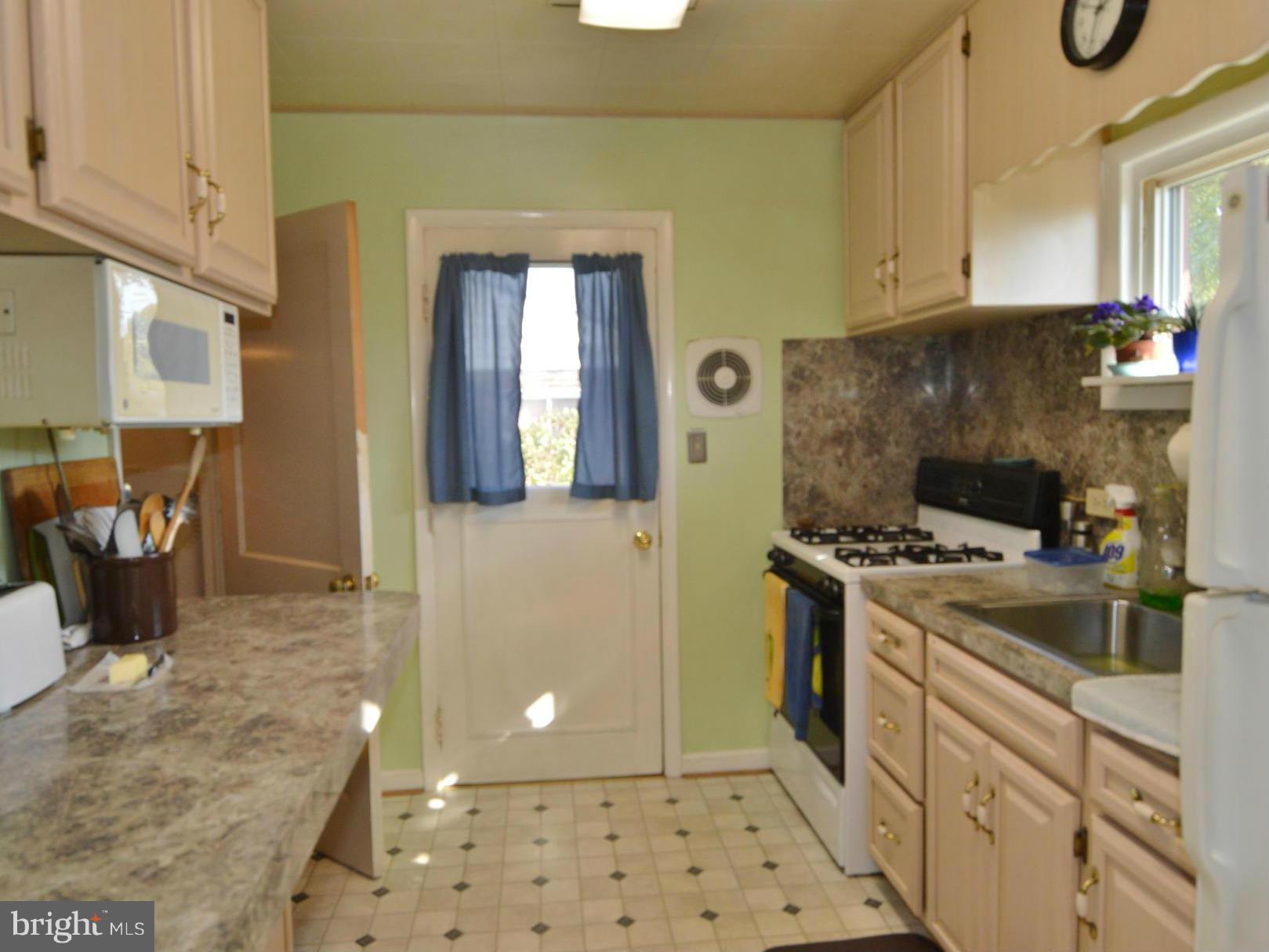 2445 Ellis Road Baltimore, MD 21234 - Photo 10 of 23 Kitchen