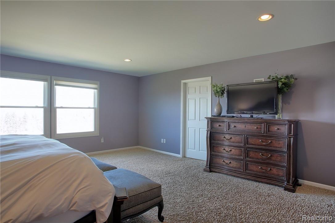 180 Londonderry Lane Rochester, MI 48306 - Photo 23 of 43 24.jpg