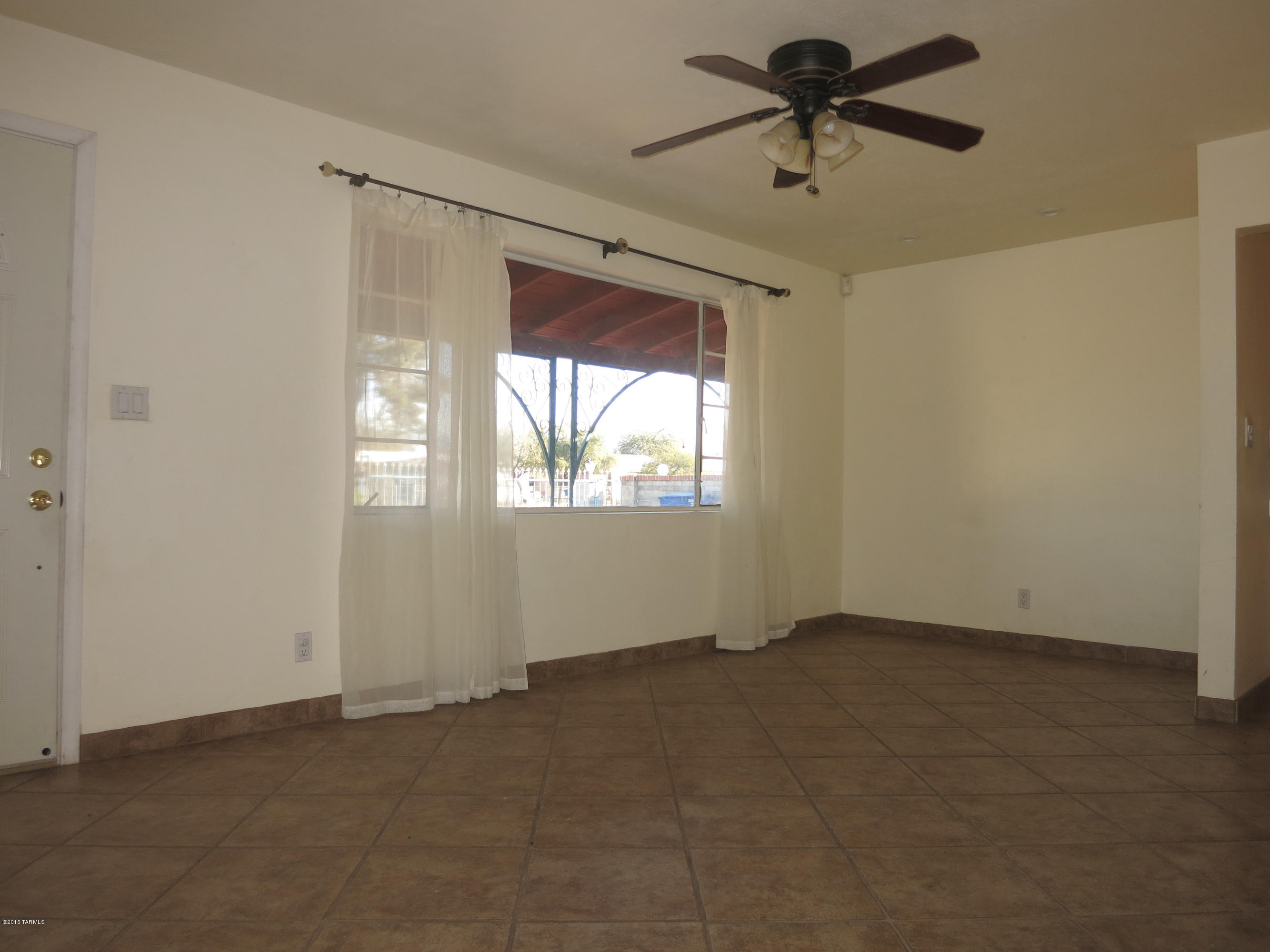 3118 East Silverlake Road Tucson, AZ 85713 - Photo 3 of 15