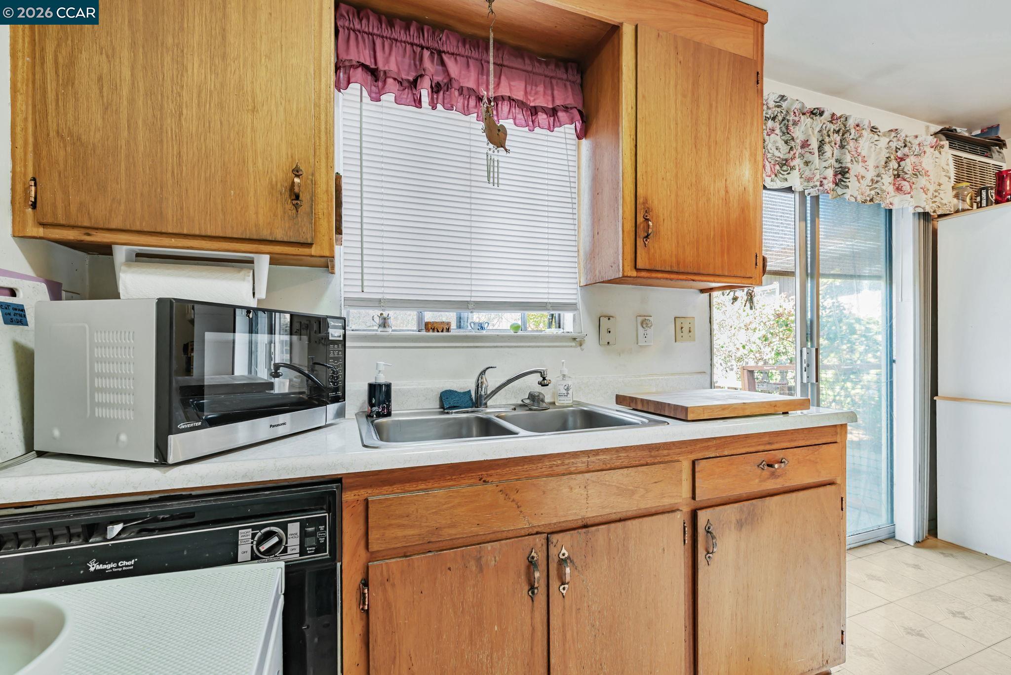 4794 Blum Road Martinez, CA 94553 - Photo 7 of 24