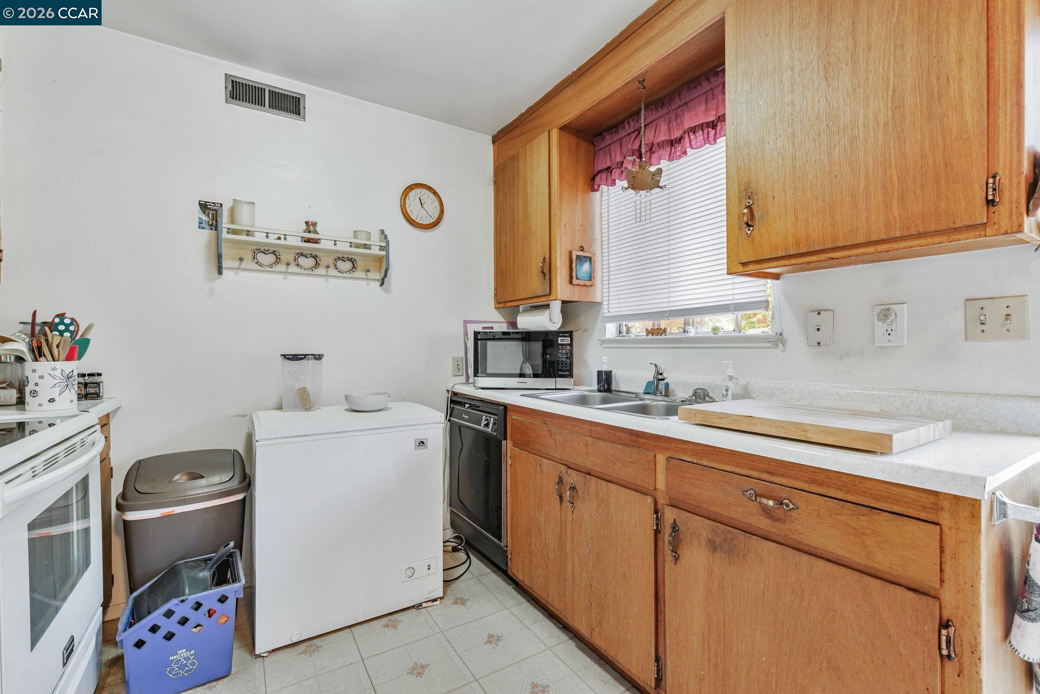 4794 Blum Road Martinez, CA 94553 - Photo 8 of 24