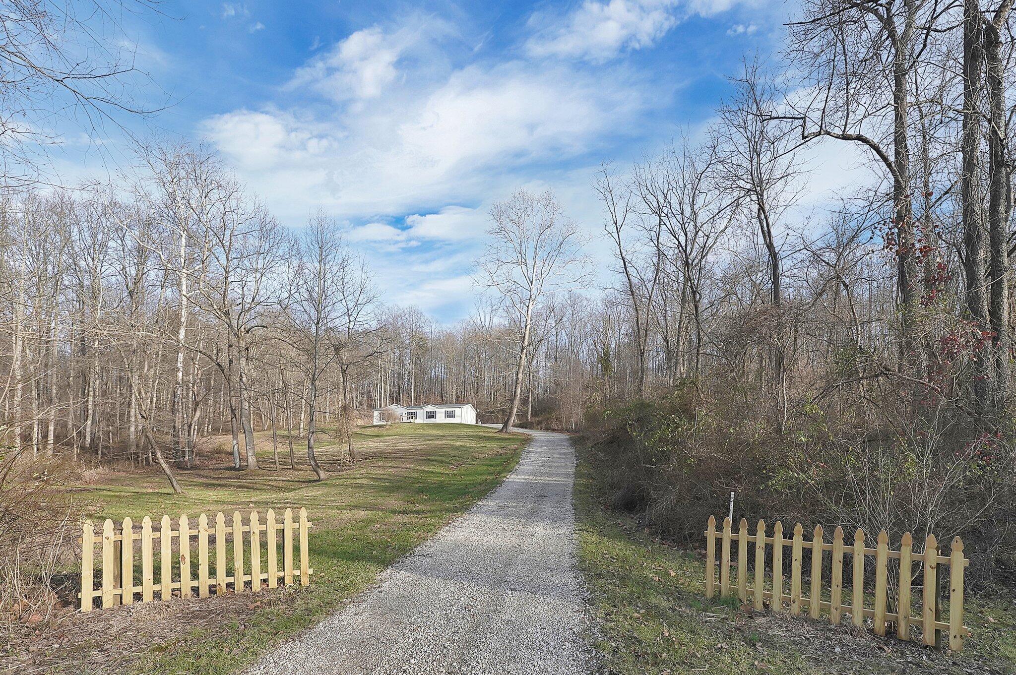 12922 Roby Road Logan, OH 43138 - Photo 5 of 45 1000051396
