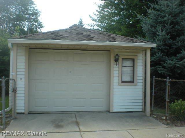 9896 Farmington Road Livonia, MI 48150 - Photo 6 of 22 DSCN5158