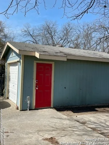 $1,695 | 2219 South Hackberry Street, San Antonio, TX 78210