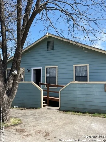 $1,695 | 2219 South Hackberry Street, San Antonio, TX 78210