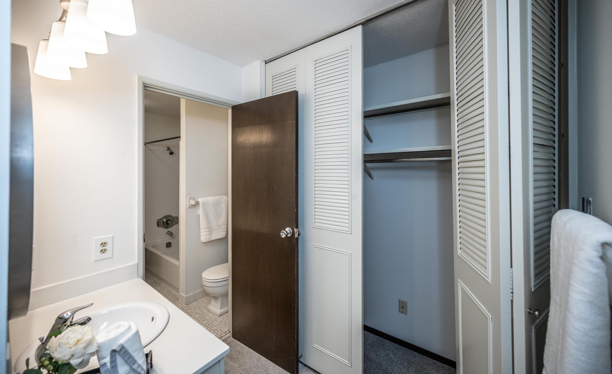 10301 Cedar Lake Road, Unit 320 Minnetonka, MN 55305 - Photo 13 of 28