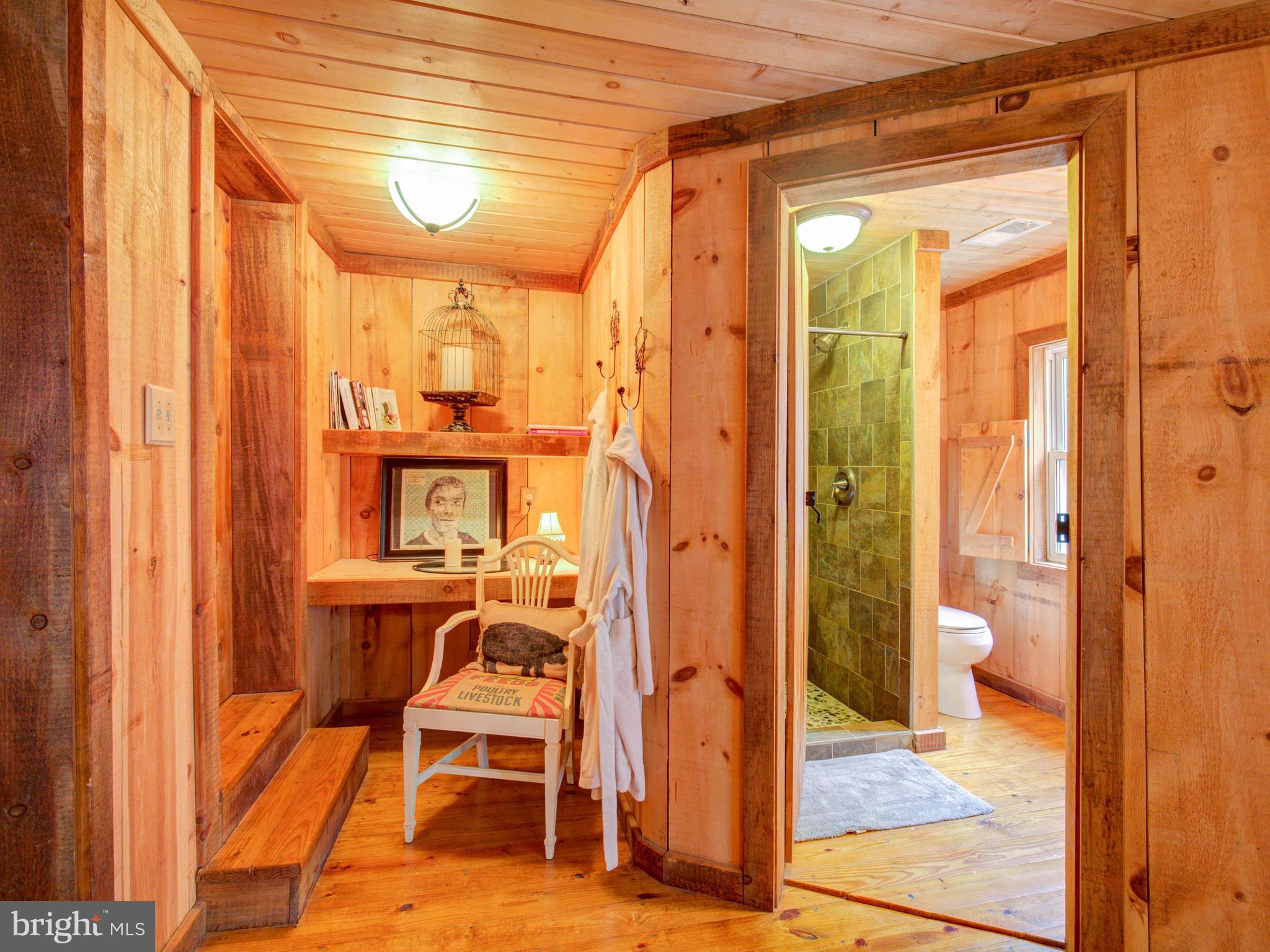 36847 Stony Point Road Purcellville, VA 20132 - Photo 21 of 57 Upper level halway