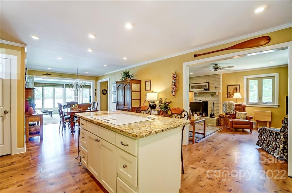 5818 Fiesta Road Lake Wylie, SC 29710 - Photo 12 of 41 Gallery Image 12