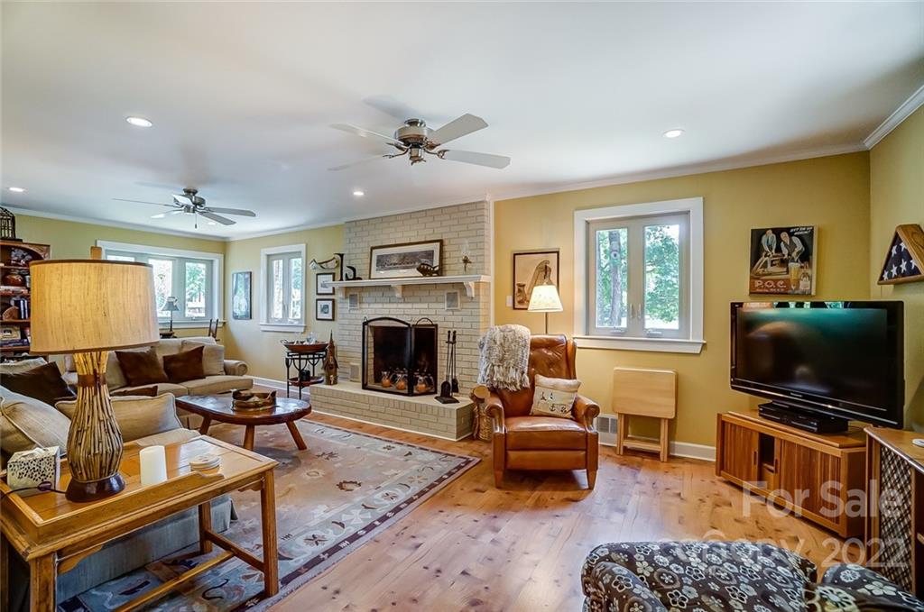 5818 Fiesta Road Lake Wylie, SC 29710 - Photo 13 of 41 Gallery Image 13