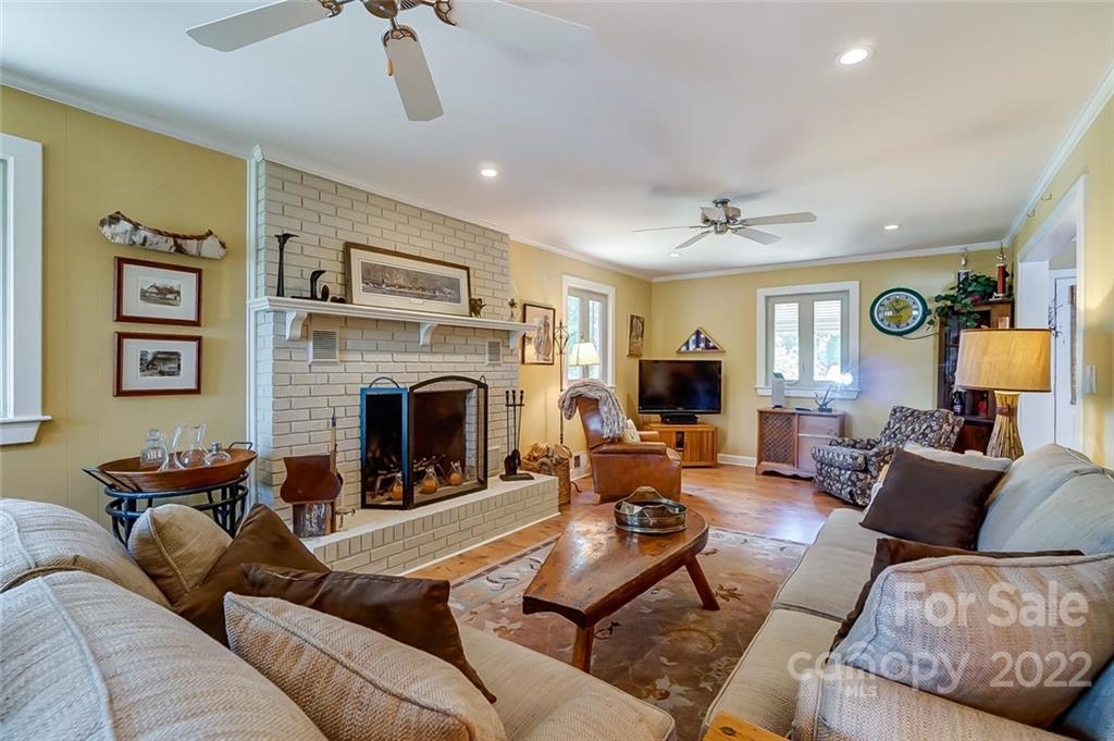 5818 Fiesta Road Lake Wylie, SC 29710 - Photo 15 of 41 Gallery Image 15