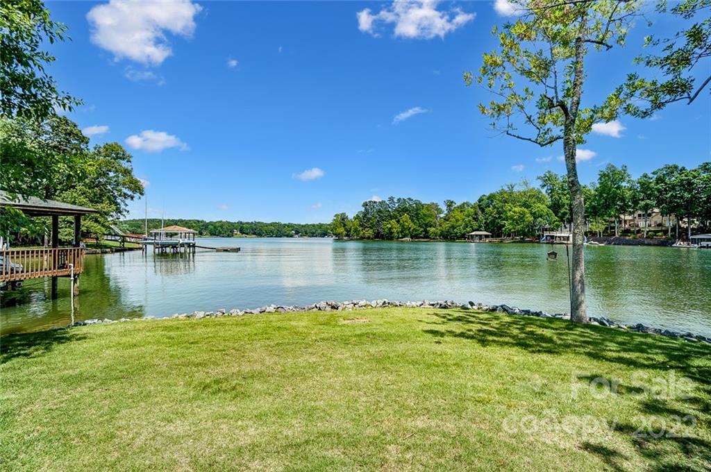 5818 Fiesta Road Lake Wylie, SC 29710 - Photo 29 of 41 Gallery Image 29