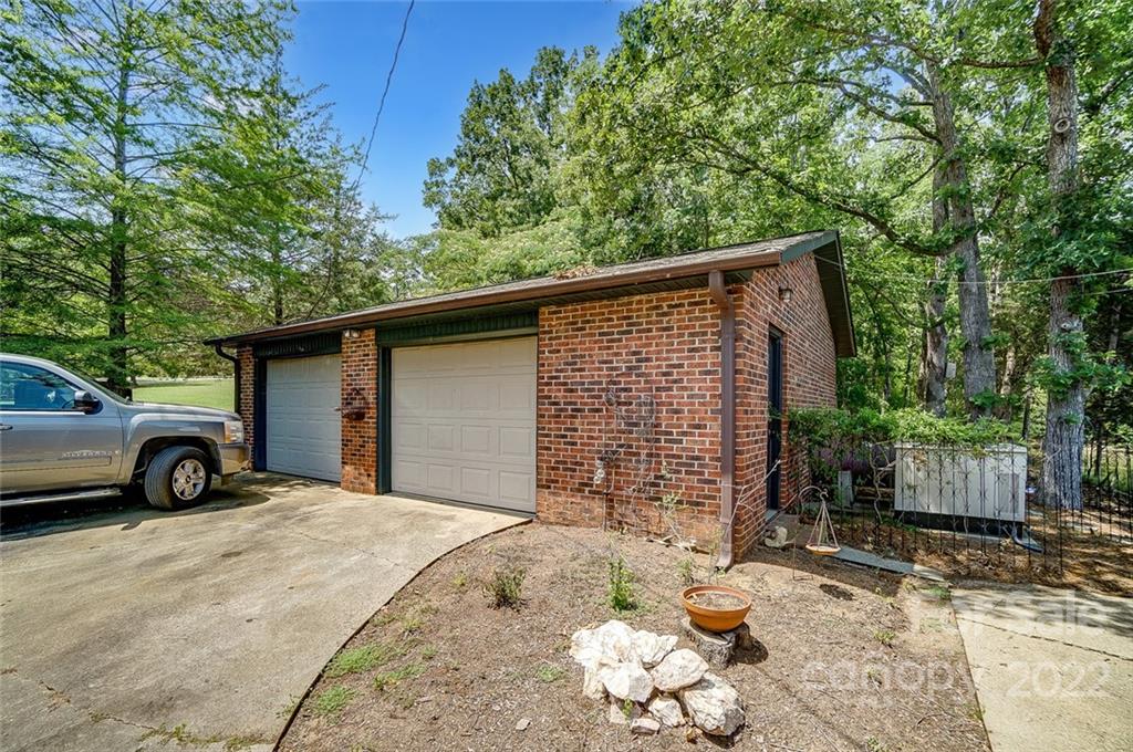 5818 Fiesta Road Lake Wylie, SC 29710 - Photo 37 of 41 Gallery Image 37