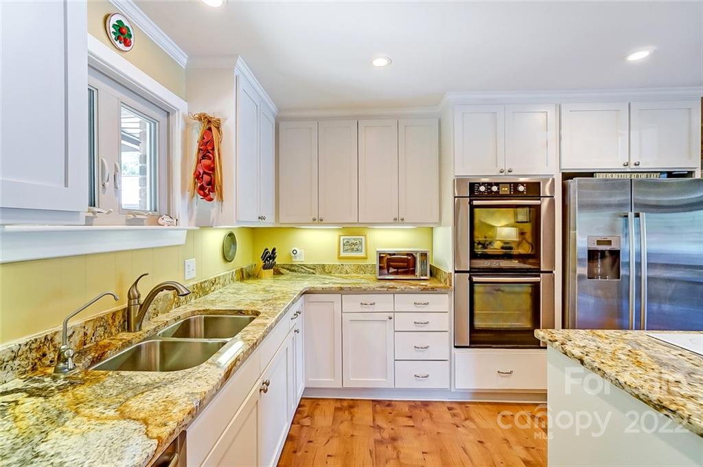 5818 Fiesta Road Lake Wylie, SC 29710 - Photo 7 of 41 Gallery Image 7