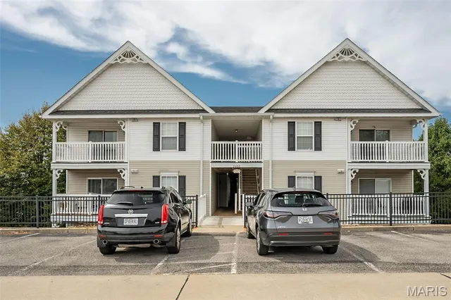 $164,900 | 2460 Lampong Drive, Unit 100C, Mehlville, MO 63125