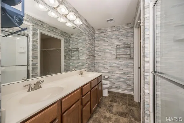 $164,900 | 2460 Lampong Drive, Unit 100C, Mehlville, MO 63125