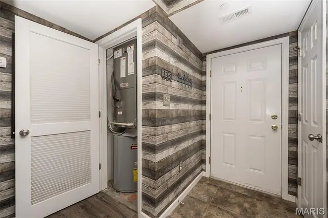 $164,900 | 2460 Lampong Drive, Unit 100C, Mehlville, MO 63125