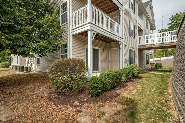 $164,900 | 2460 Lampong Drive, Unit 100C, Mehlville, MO 63125