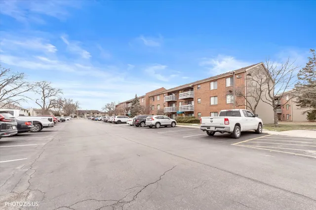 $1,800 | 1225 North Winslowe Drive, Unit 101, Palatine, IL 60074