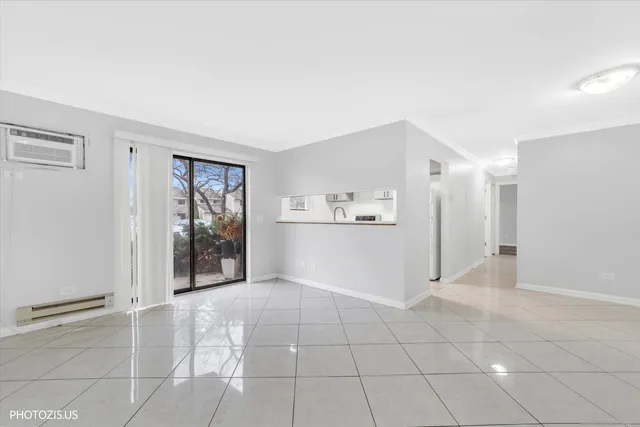 $1,800 | 1225 North Winslowe Drive, Unit 101, Palatine, IL 60074